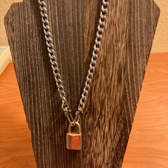 Vintage Louis Vuitton Padlock on a Cuban Chain with rounded clasps. - Picture 3 of 8